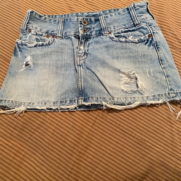 Vintage American Eagle Jean Distressed Mini Skirt. Front/back pockets. Size 4. - Picture 4 of 4